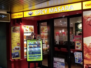 Supaishi Masara - お店の入り口。少々分かりにくい場所になるが、黄色い看板が目立っている。