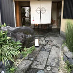 日の出 - 老舗旅館のような趣きのエントランス