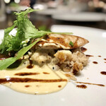 キャトルラパン - 北海道羅臼産ブリ 白ワインソースと黒トリュフソース