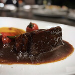 キャトルラパン - 牛バラ肉の赤ワイン煮込み