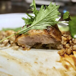 キャトルラパン - 北海道羅臼産ブリ 白ワインソースと黒トリュフソース 断面