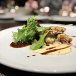 キャトルラパン - 北海道羅臼産ブリ 白ワインソースと黒トリュフソース