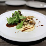 キャトルラパン - 北海道羅臼産ブリ 白ワインソースと黒トリュフソース