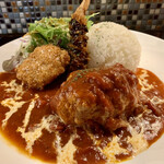 葡萄屋 - トマト煮込みハンバーグ&海老フライ・ド・チキンプレート
（¥880）（税込）