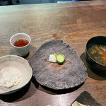 朔 - 漬物と味噌汁、炊き立てご飯