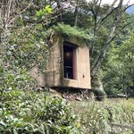 朔 - お手洗い側から喫茶スペースを望む