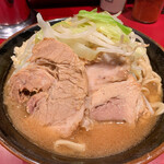 ラーメン二郎 - ラーメン（８５０円）にんにく少し