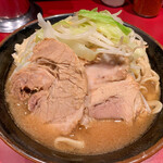 ラーメン二郎 - ラーメン（８５０円）にんにく少し