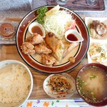 ご当地ダイニング たなみ - 唐揚げ春巻き定食におかず2品を付けて980円