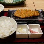 とんかつ新宿 さぼてん - 料理写真:熟成三元麦豚ロースかつ御膳95g 1,100円