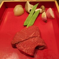 鉄板焼 しろや 銀座亭 - 調理前のお肉と野菜