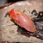 たかおか - やはり「金目鯛」の仕立ては、他の追随を許さないように感じます。香りに引きだされた旨み、シャリの一体感は芸術です。