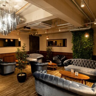 【間接照明灯る非日常空間】無料Wi-Fi・コンセント完備