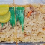 ウィンドー - 「炊き込みご飯」パック(\300)に入った状態です(2013/5/5UP)