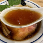 手打式超多加水麺 ののくら - スープ