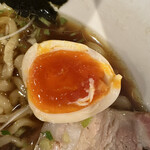 手打式超多加水麺 ののくら - 煮玉子②