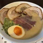 馬肉ダイニングポニーテイル - 馬白湯チャーシュー麺 大盛