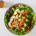 モスプレミアムの具材を楽しむコブサラダ