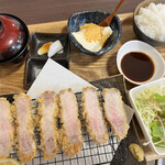 黒豚の館 - 黒豚特上ロースかつ定食