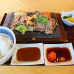 河口湖カントリークラブ - 和牛溶岩焼きステーキ