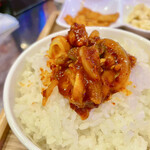 韓国料理 ホンデポチャ - オンザタッカルビ。赤と白！