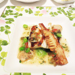 カワハギのグリエ 蛤と筍、春キャベツのマリアージュ