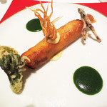 手長海老と野菜のパートブリック包み焼き 緑茶とパセリのソース