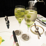 モナリザ - ウェルカムドリンク（キウィのカクテル）