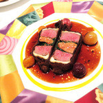 仔羊ロース肉とフォワグラのチョコレートパイ包み トリュフソース