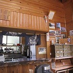 そば処 石畳むら - ログハウスのように木のぬくもりが漂うすてきな店内