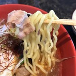 Yoridokoro Kanki - 牛すじラーメン（1辛）　麺アップ
