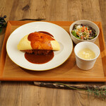 Demi-glace Omelette Rice: comes with mini salad and soup