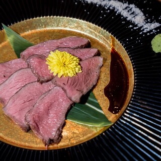 こだわりの低温調理。クセが少なく味わい深いジビエ料理