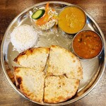 Andhra Dining - Kランチ・セット（チキンカレー、野菜カレー、カシミリナン） ¥1,000
