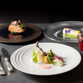 旬の食材をたっぷり使用したランチコースで心もお腹も満たす