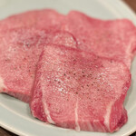 炭火焼肉ホルモン うらら - 特選タン