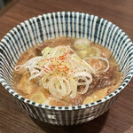 炭火焼肉ホルモン うらら - 黒毛和牛の牛すじ煮