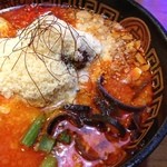 Ai Risu Ramen - エスニックとんこつラーメンに粉チーズトッピング