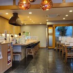 CAFE HAYASHIYA - 入口付近は吹抜けで天井が高い
            吹きガラスで作った艶かしいオレンジ色のシャンデリア
            木目と白を基調とした内装、奥には箱庭が在る
            シンプルと和の要素との融合を狙った店作りです