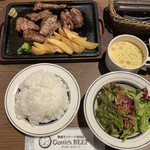 Gottie's BEEF  - カットステーキ（180g、1,390円＋税）
                        ライススープサラダセット（400円＋税）