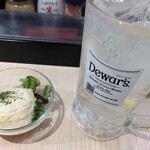 ビーフキッチンスタンド - ポテトサラダ130円(税込)、瀬戸内レモンサワー536円(税込)