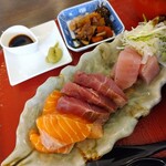 鈴屋 - ■鈴屋の出汁牛丼 お刺身盛り合わせセット