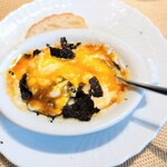 La Brianza - トリュフと玉子のオーブン焼き。かなり深い色合いですがまだグレートリュフなんだそう。結構香りが豊潤になってきている気がしますね私は〜♡(๑´ڡ`๑)