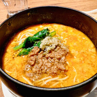 四川料理 龍の子 - たーんたーんめぇーん♪ 食べ進むに連れ､芝麻醤がアッサリスープに馴染む仕様です。