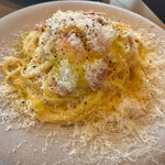 #NOCA inami Farm to Table - オクノ卵と削りたてチーズのカルボナーラ￥980
      まるでひな鳥のふわふわしたうぶ毛の様で
      雪のように舞ってるのは､チーズをおろしてるんだ｡