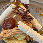 #NOCA inami Farm to Table - 店内限定オープンクレープ
      マロンクリームと､栗がたっぷり入ってる
      この店のクレープはホント芸術的だな✨️