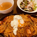 カカカ - 料理写真:鉄板ナポリタン＝980円
(スープ サラダ付)