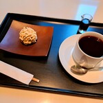 トラヤ トウキョウ - 小豆茶、コーヒーみたいに見えますよね￥1100也(高っ)　 某店のようにお代わり出来ない&セット価格もないところがトラヤ