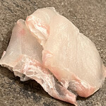 木挽町 とも樹 - 朝〆の鮃。熟成させた真鯛と異なりコリッコリの食感でした