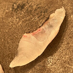 木挽町 とも樹 - 熟成させた真鯛。シットリじんわり、旨味が舌の上に広がります